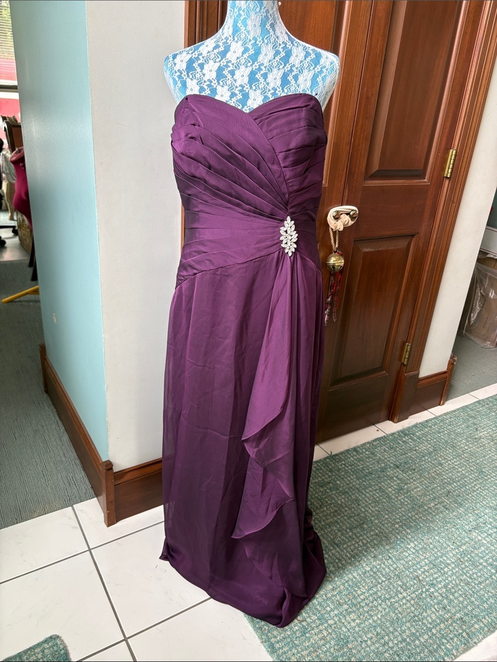 Belsoie Evening Gown purple, pleated bodice chiffon lined skirt Side Brooch  NWT